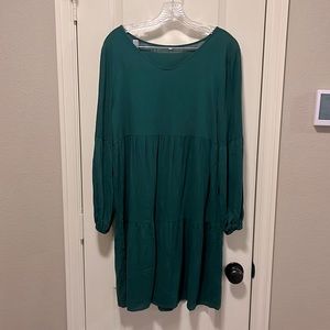 Unbranded emerald green tiered long sleeved dress, v neck, knee length